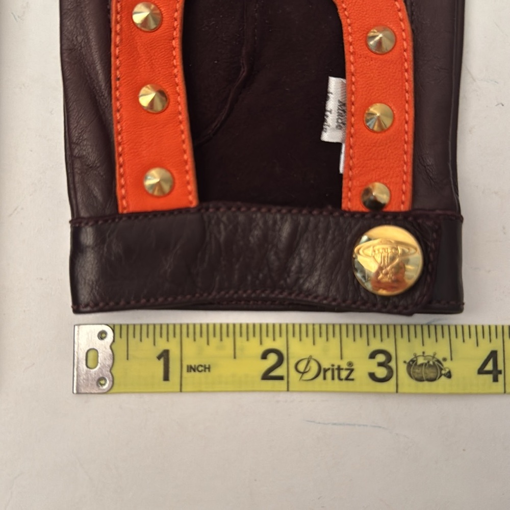 VIVIENNE WESTWOOD
BRAND NEW VINTAGE GLOVES ORANGE/BROWN/SILVER LEATHER WSTUDS M - Picture 12 of 17